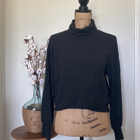 🚨[SOLD] Knit Turtle Neck - Picture 3 of 6